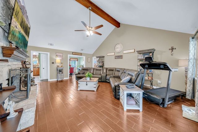 182 Shalako Dr, Kerrville, TX 78028