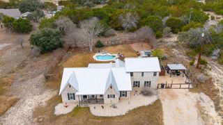 182 Shalako Dr, Kerrville, TX 78028