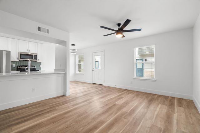 1901 HEARTHSTONE DR D, Austin, TX 78757