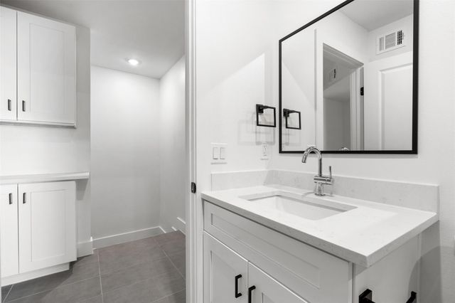 1901 HEARTHSTONE DR D, Austin, TX 78757