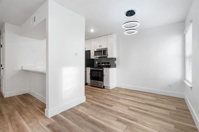 1901 HEARTHSTONE DR D, Austin, TX 78757