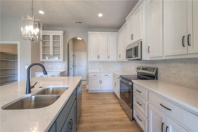 11407 Trevor Drive, Peculiar, MO 64078