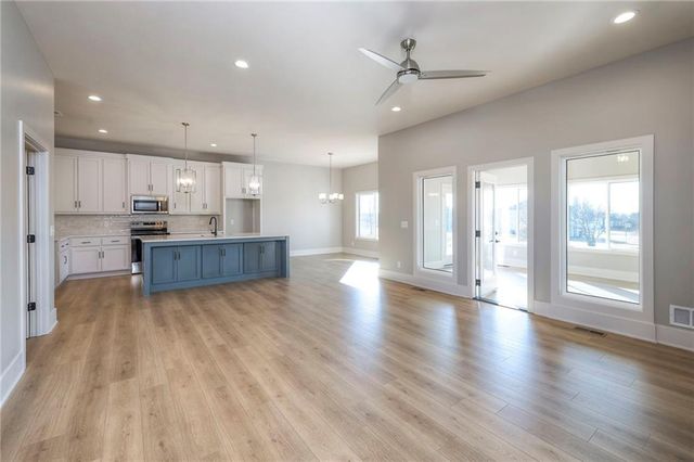 11407 Trevor Drive, Peculiar, MO 64078