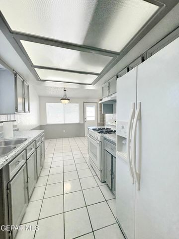 3425 E GLEN Drive, El Paso, TX 79936