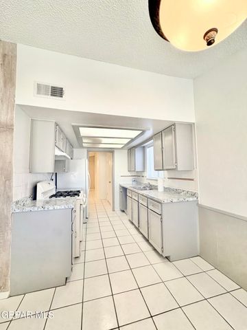 3425 E GLEN Drive, El Paso, TX 79936