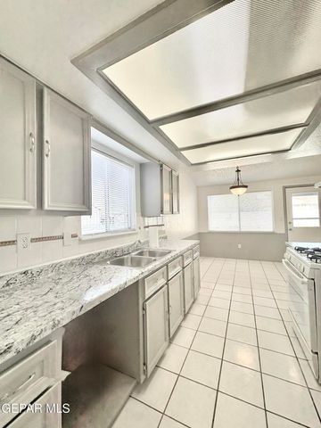 3425 E GLEN Drive, El Paso, TX 79936