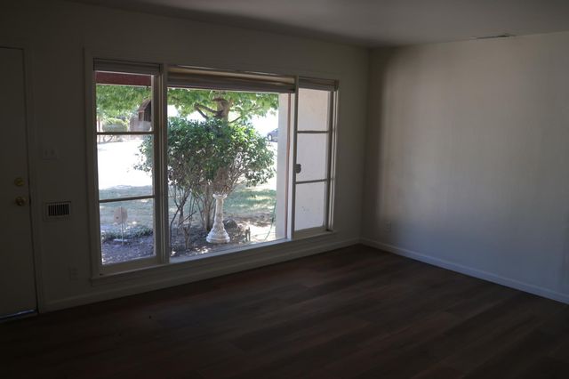 5380 49th St, Sacramento, CA 95820