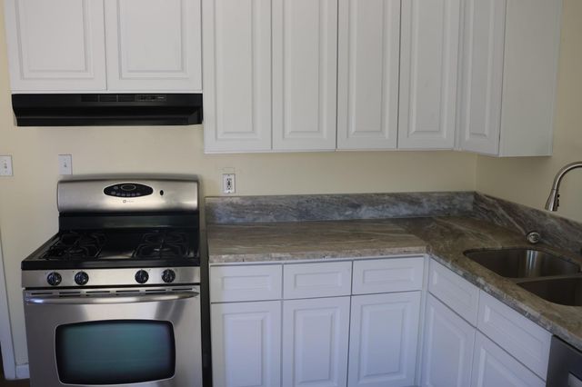 5380 49th St, Sacramento, CA 95820