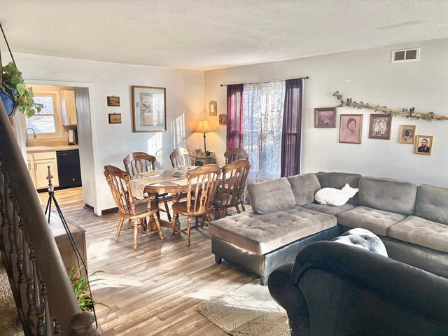 1206 S Stoneybrook Cir, Wichita, KS 67207