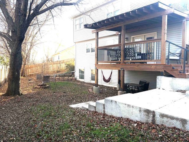 1206 S Stoneybrook Cir, Wichita, KS 67207