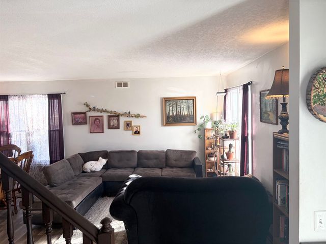 1206 S Stoneybrook Cir, Wichita, KS 67207