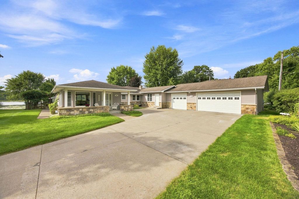 7806 Gloria Circle, Mounds View, MN 55112 — photo 2