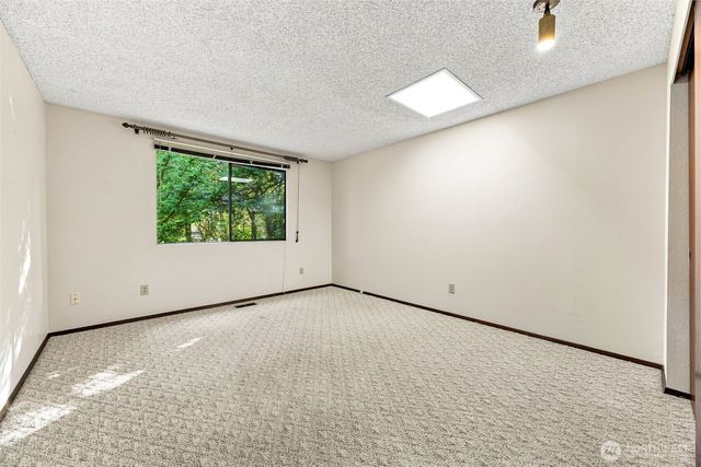 1018 S 244th Pl, Des Moines, WA 98198