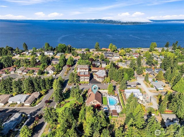 1018 S 244th Pl, Des Moines, WA 98198