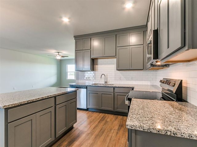 1714 Oak Way, Tuttle, OK 73089