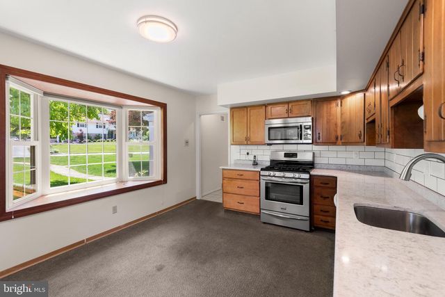 246 FRIENDSHIP DR, Paoli, PA 19301