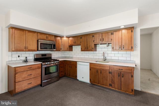 246 FRIENDSHIP DR, Paoli, PA 19301