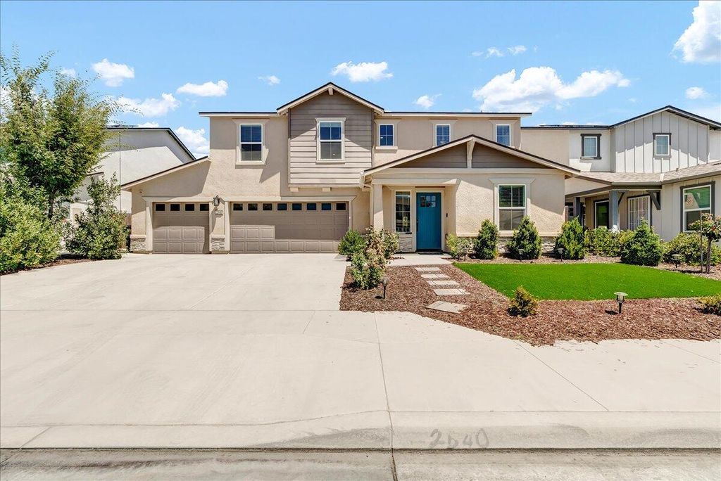 2540 Spruce Street, Visalia, CA 93292