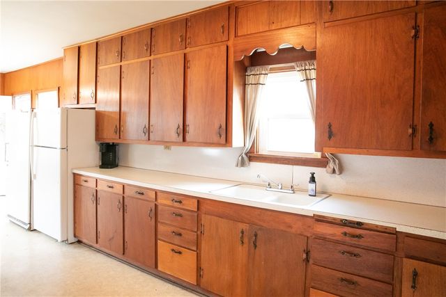 400 North Brazos Street, Burton, TX 77835