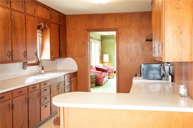 400 North Brazos Street, Burton, TX 77835