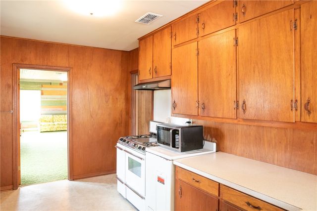 400 North Brazos Street, Burton, TX 77835