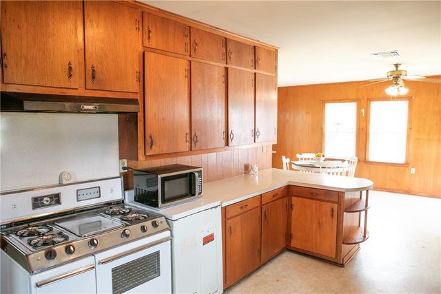 400 North Brazos Street, Burton, TX 77835