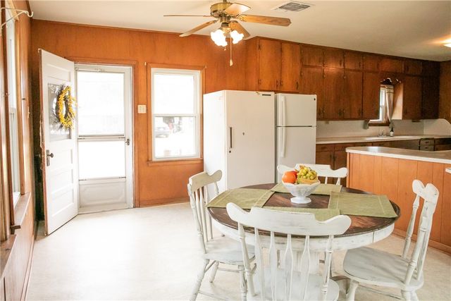 400 North Brazos Street, Burton, TX 77835