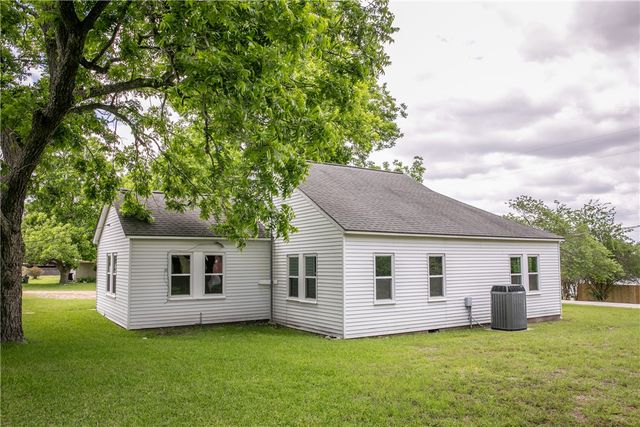 400 North Brazos Street, Burton, TX 77835