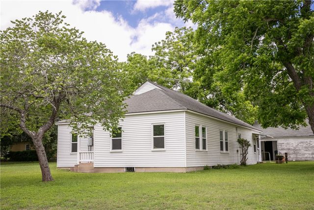 400 North Brazos Street, Burton, TX 77835