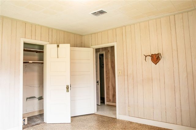 400 North Brazos Street, Burton, TX 77835