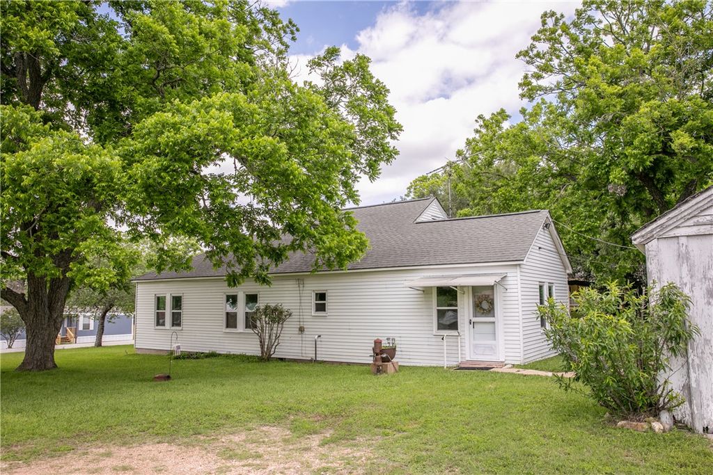 400 North Brazos Street, Burton, TX 77835 — photo 2