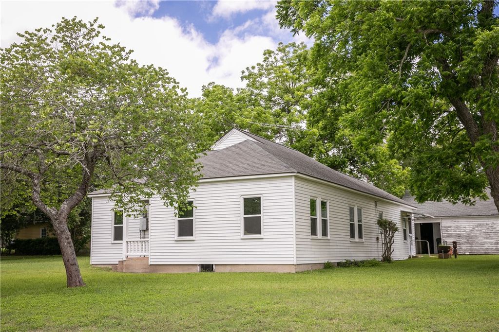 400 North Brazos Street, Burton, TX 77835 — photo 3