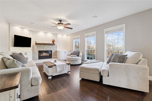 138 Autumn Woods Drive NW, Cedar Rapids, IA 52405