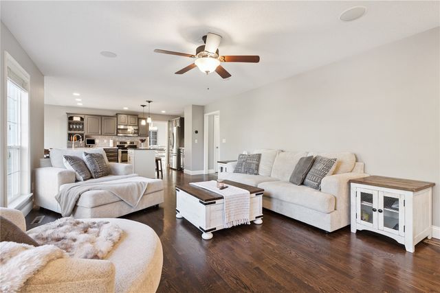 138 Autumn Woods Drive NW, Cedar Rapids, IA 52405