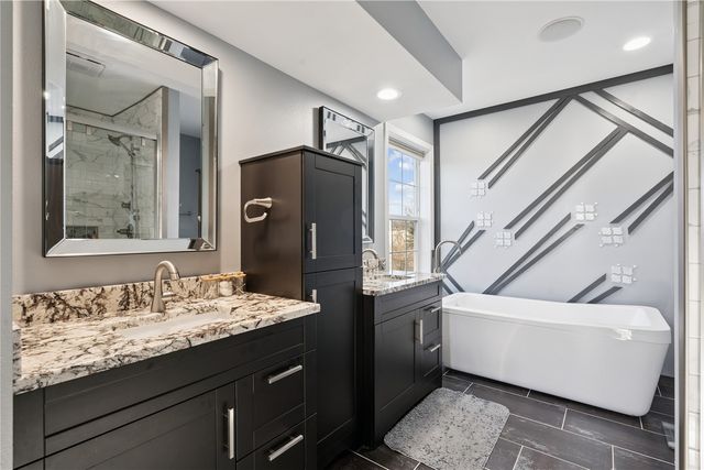 138 Autumn Woods Drive NW, Cedar Rapids, IA 52405