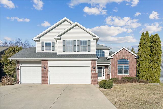 138 Autumn Woods Drive NW, Cedar Rapids, IA 52405