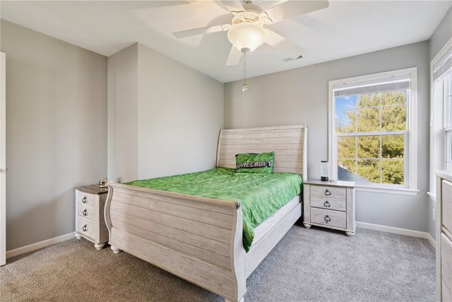 138 Autumn Woods Drive NW, Cedar Rapids, IA 52405