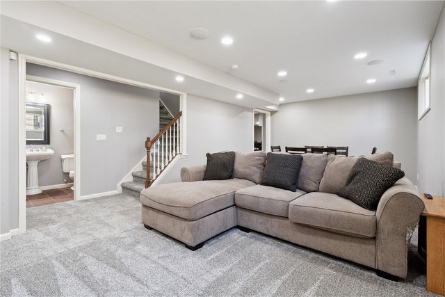 138 Autumn Woods Drive NW, Cedar Rapids, IA 52405