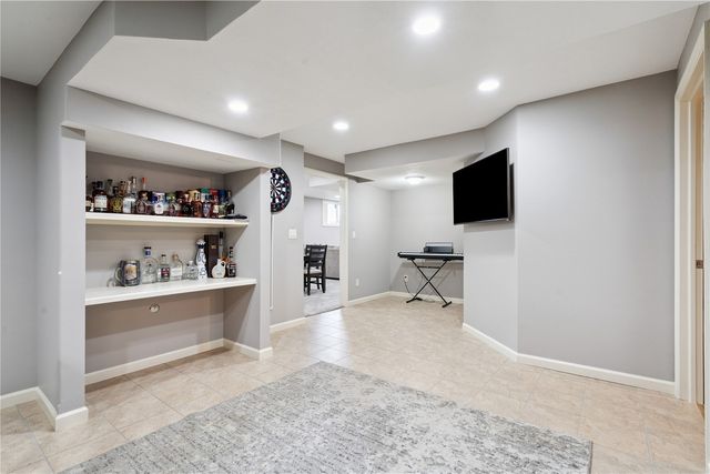 138 Autumn Woods Drive NW, Cedar Rapids, IA 52405