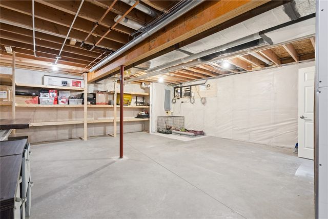 138 Autumn Woods Drive NW, Cedar Rapids, IA 52405