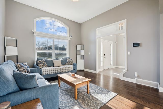 138 Autumn Woods Drive NW, Cedar Rapids, IA 52405