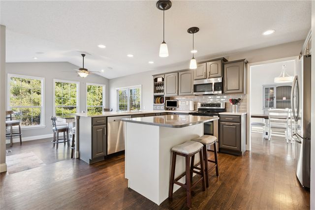 138 Autumn Woods Drive NW, Cedar Rapids, IA 52405