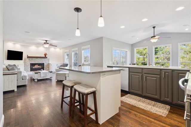 138 Autumn Woods Drive NW, Cedar Rapids, IA 52405