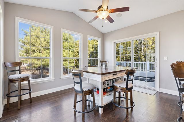 138 Autumn Woods Drive NW, Cedar Rapids, IA 52405