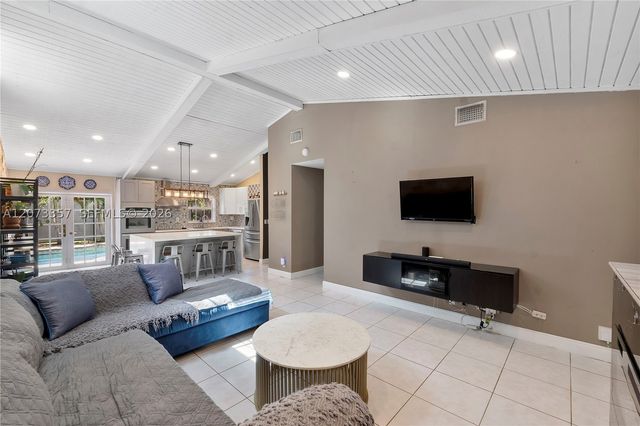 4450 NW 71st Ave, Lauderhill, FL 33319