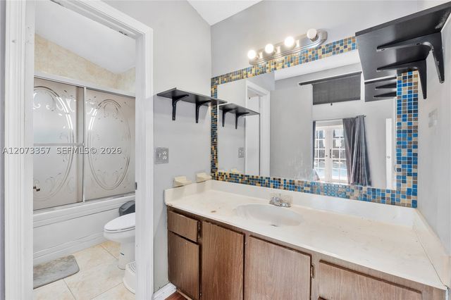 4450 NW 71st Ave, Lauderhill, FL 33319