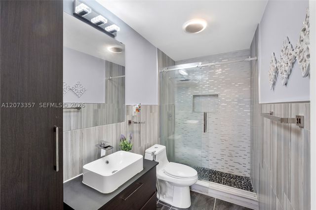 4450 NW 71st Ave, Lauderhill, FL 33319