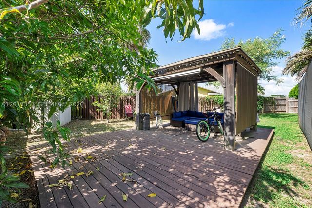 4450 NW 71st Ave, Lauderhill, FL 33319