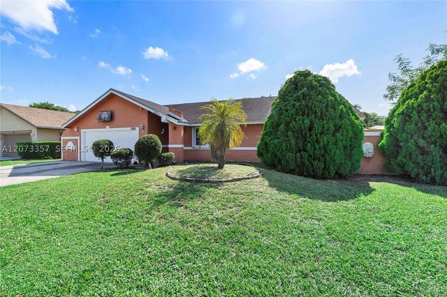 4450 NW 71st Ave, Lauderhill, FL 33319