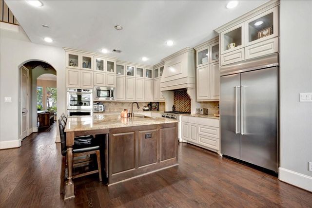 1310 Tamina Pass Lane, Friendswood, TX 77546